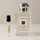 Vzorky parfému Jo Malone Silver Birch & Lavender Cologne, 2ml vzorek parfému vedle 100ml vůně Jo Malone Silver Birch & Lavender
